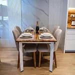 Sense Luxury מלון דירות 3*